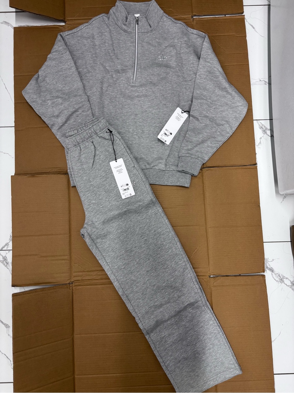 ALO yoga unisex set top and bottom